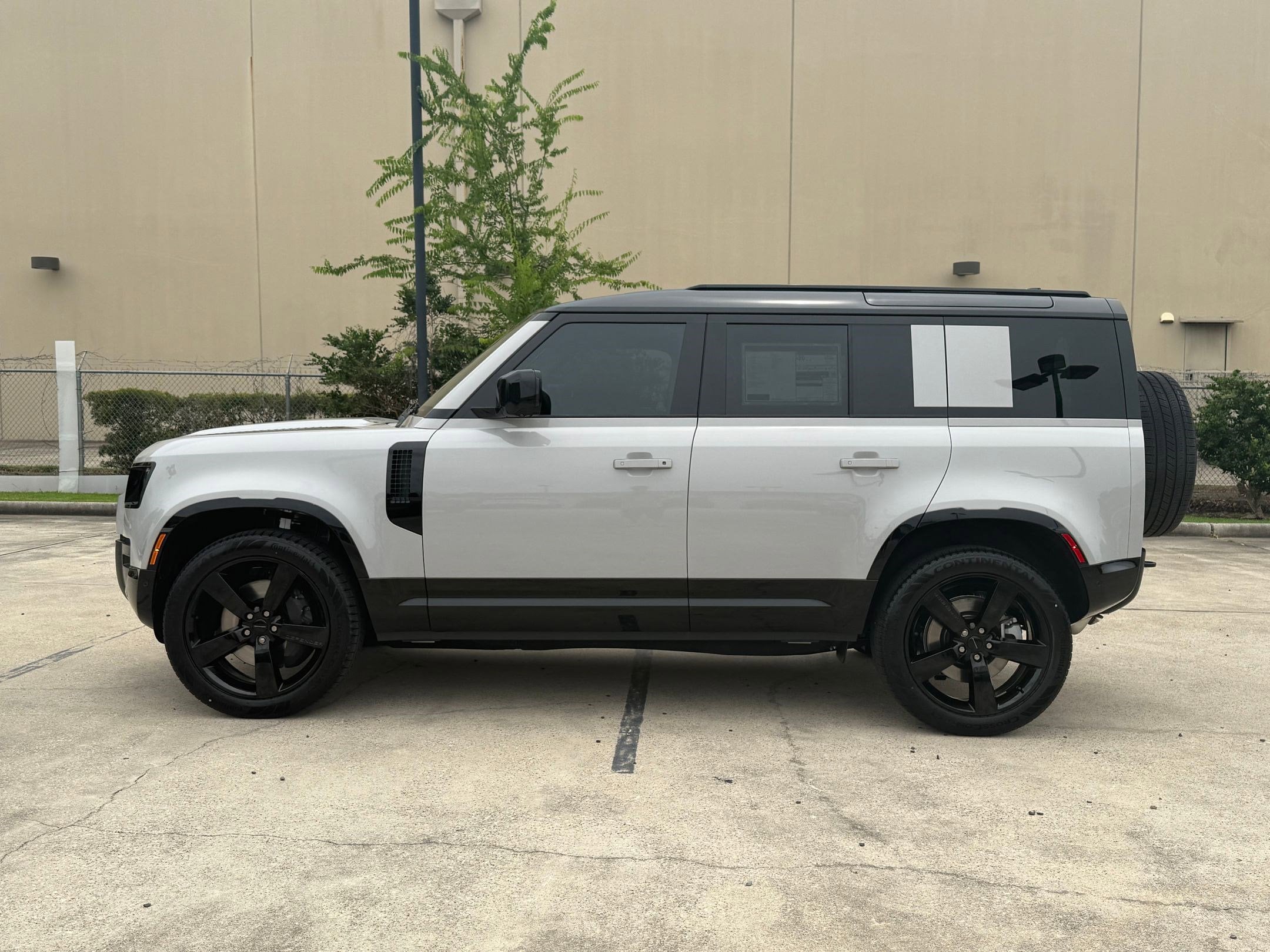 land rover defender 2026 SALE27EU9T2627236 image land rover defender 2026 SALE27EU9T2627236 image